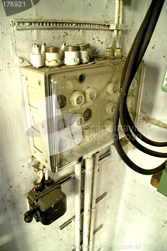 Image of Old fuse box 03