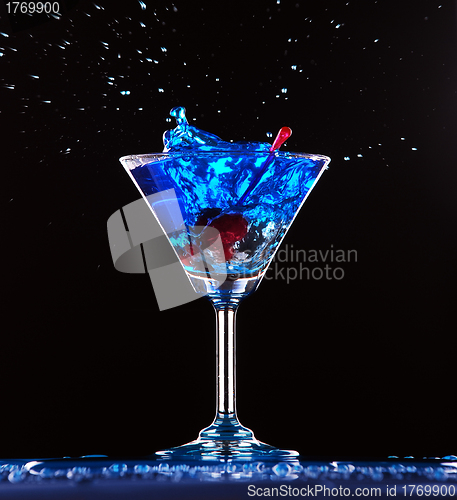 Image of blue cocktail splashing 