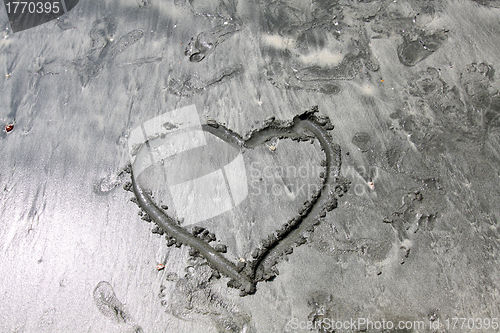 Image of Heart on mud