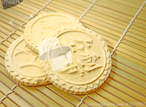 Image of Rice biscuits on bamboo plate