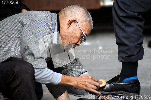 Image of Hong Kong people works as shoes cleaners