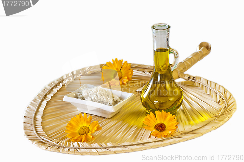 Image of skin peeling ingredients sea salt and olive oil