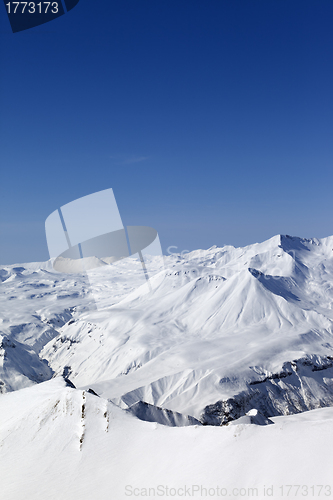 Image of Snowy mountains.