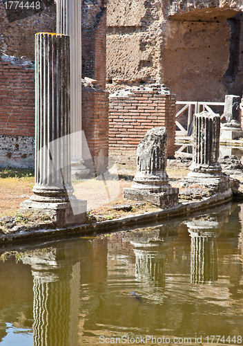 Image of Roman columns