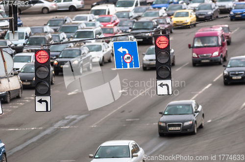 Image of Crowded highway with traffic lamp