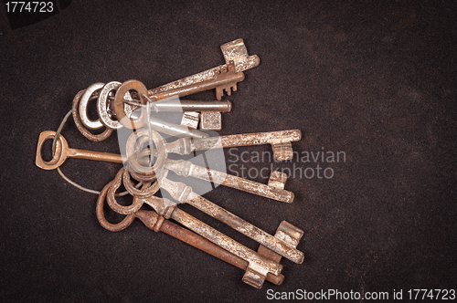 Image of A large group of rusty keys