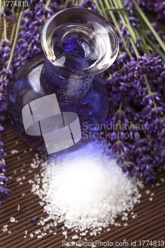 Image of Lavender flowers with the bath salt and essential oil