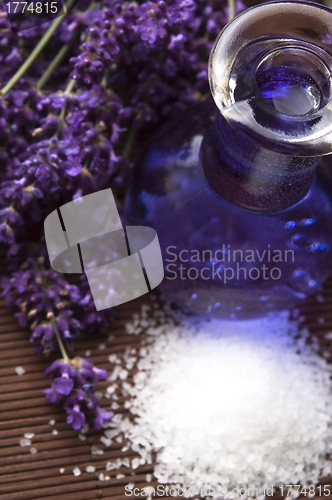 Image of Lavender flowers with the bath salt and essential oil