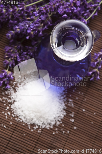 Image of Lavender flowers with the bath salt and essential oil