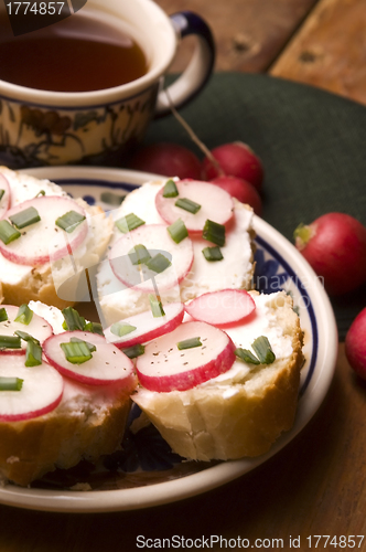 Image of Sandwich with cheese, radish and chive - Healthy Eating 