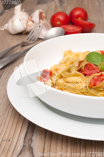 Image of Pasta With Garlic and Tomatoes