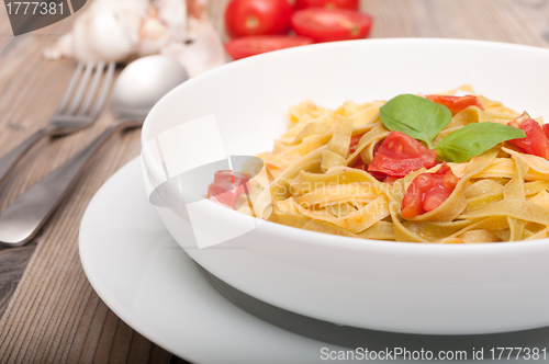 Image of Pasta With Garlic and Tomatoes