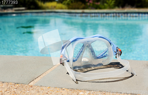 Image of Swimming mask by side of blue pool