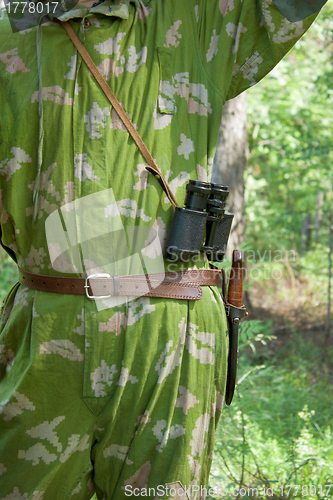 Image of At the hunter with itself the field-glass and a knife