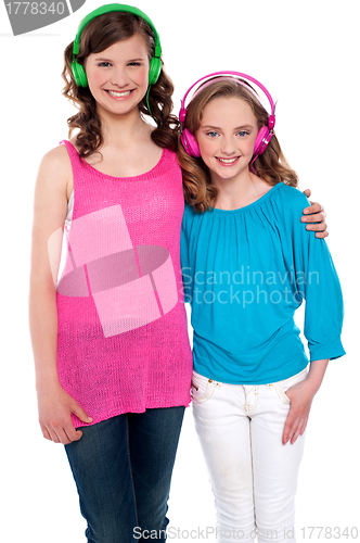 Image of Girls standing together and enjoying music