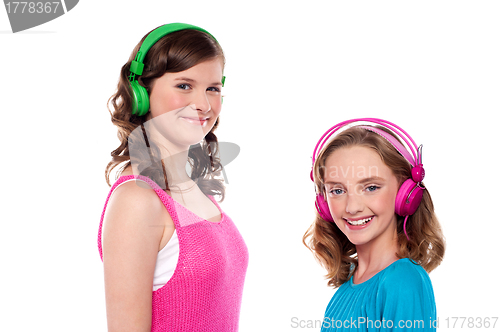 Image of Elder and younger sisters listening to music