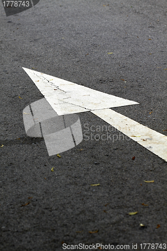 Image of Moving forward arrow sign on the floor