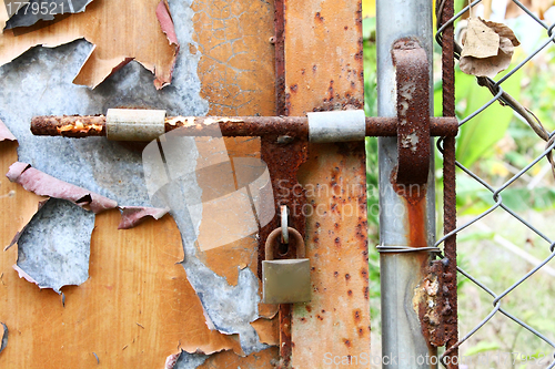 Image of Rusted door and lock