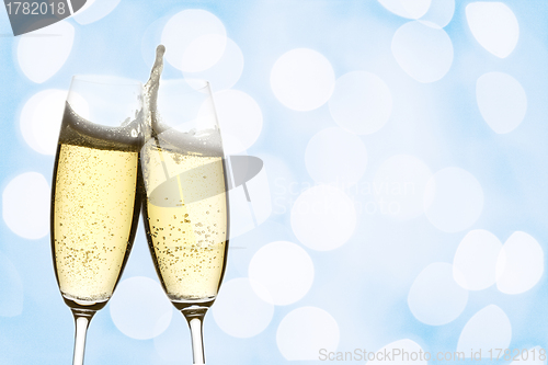 Image of two glasses of champagne