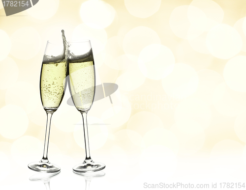 Image of two glasses of champagne