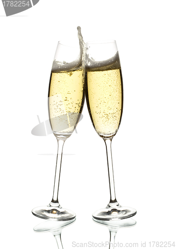 Image of two glasses of sparkling wine clinking