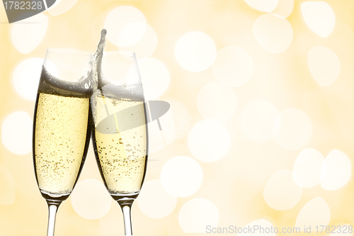 Image of two glasses of champagne