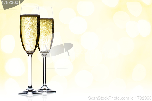 Image of two glasses of champagne