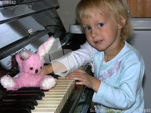 Image of Playing the piano with a toy