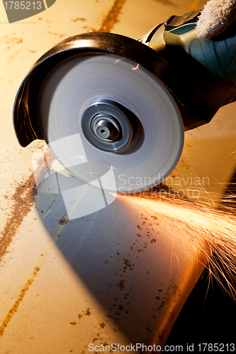 Image of Sawing metal