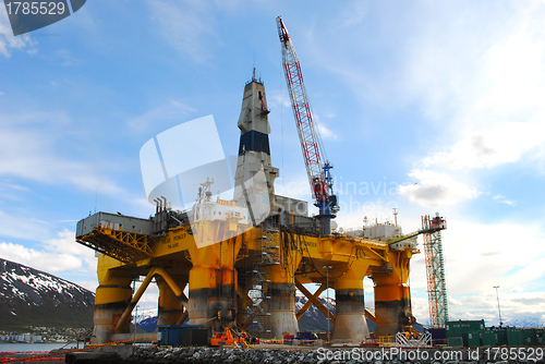 Image of Oil drilling rig