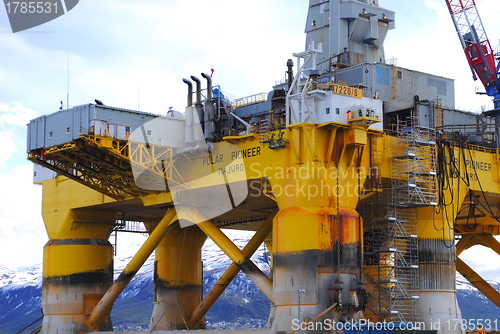 Image of Oil rig closeup