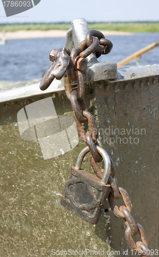 Image of Rusty chain and lock