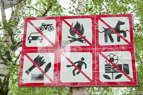 Image of Prohibiting signs in the park