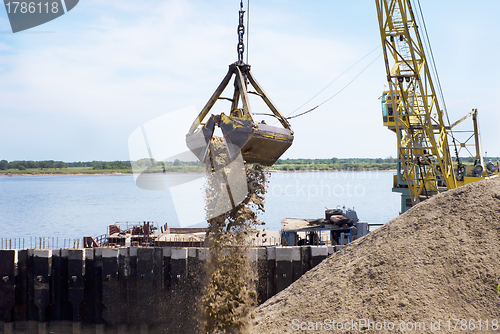 Image of Powered floating crane