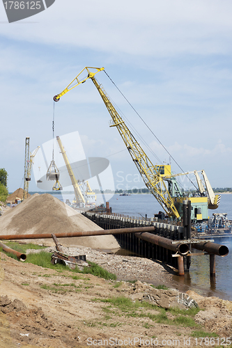 Image of Powered floating crane