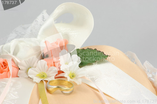 Image of wedding ring cushion