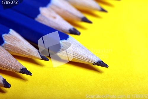 Image of plain row of pencils