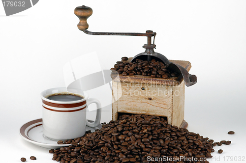 Image of Coffe beans, grinder and cup  # 01