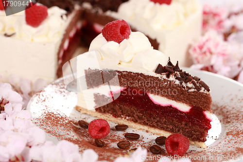 Image of Cream tart with raspberries