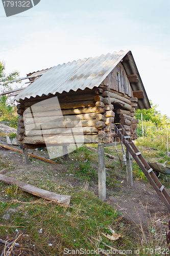 Image of Old shed on the pillars