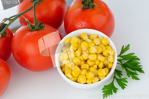 Image of Corn grains on bowl