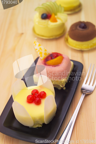 Image of fresh berry fruit cake
