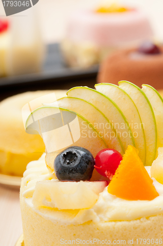 Image of fresh berry fruit cake