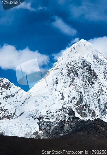 Image of Kalapathar and Pumori summits in Himalaya