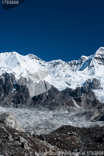 Image of Mountain summits in the vicinity of Cho oyu peak