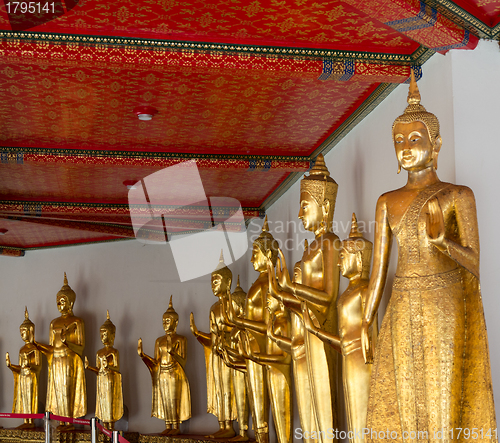 Image of Row of buddha statues in Wat Po temple