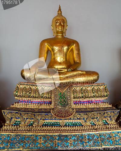 Image of Single ornate buddha statue in Wat Po temple