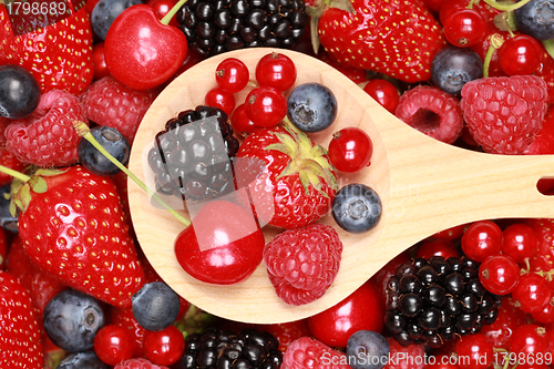 Image of Berries on a wooden spoon