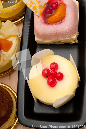 Image of fresh berry fruit cake