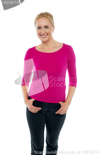 Image of Stylish pose of beautiful casual woman